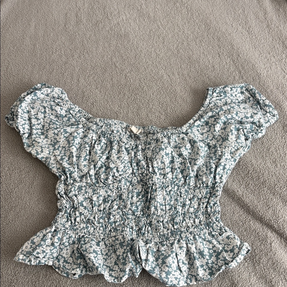 Floral puff sleeved shirt